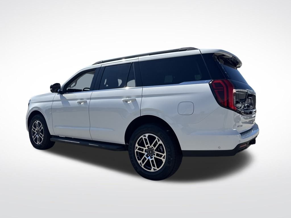 2025 Ford Expedition photo 3
