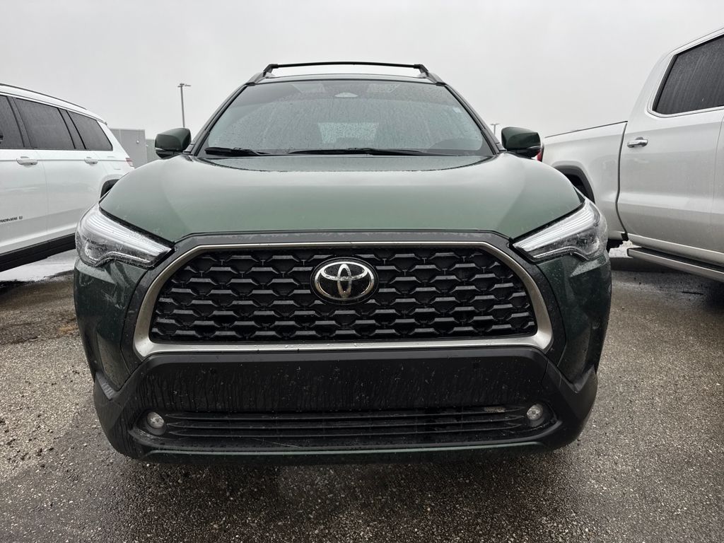 2024 Toyota Corolla Cross XLE photo 2