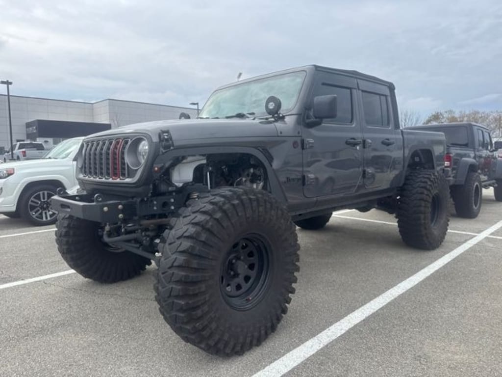 Used 2020 Jeep Gladiator Overland Truck Crew Cab