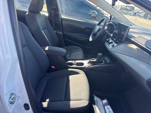 2025 Toyota Corolla LE photo 2