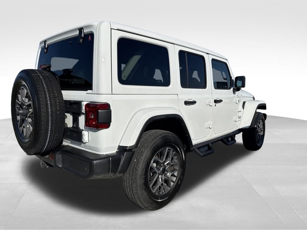 2024 Jeep Wrangler Sahara photo 4