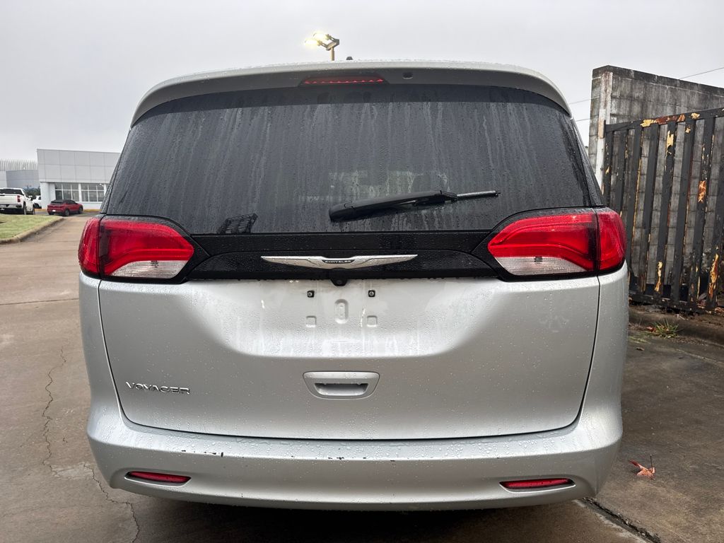 2023 Chrysler Voyager LX photo 4