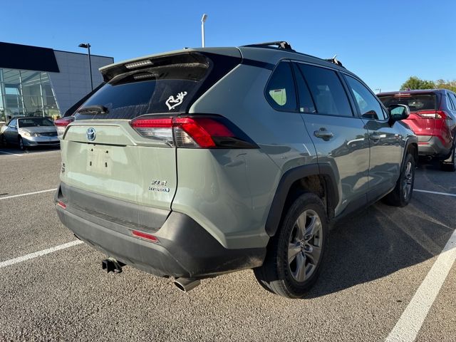 2022 Toyota RAV4 Hybrid XLE photo 4