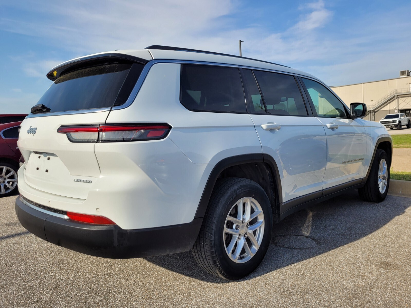 2023 Jeep Grand Cherokee Laredo photo 4