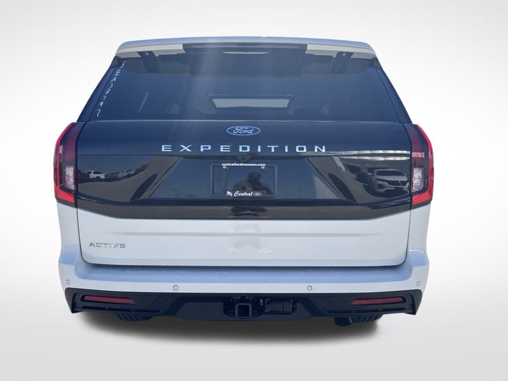 2025 Ford Expedition photo 4