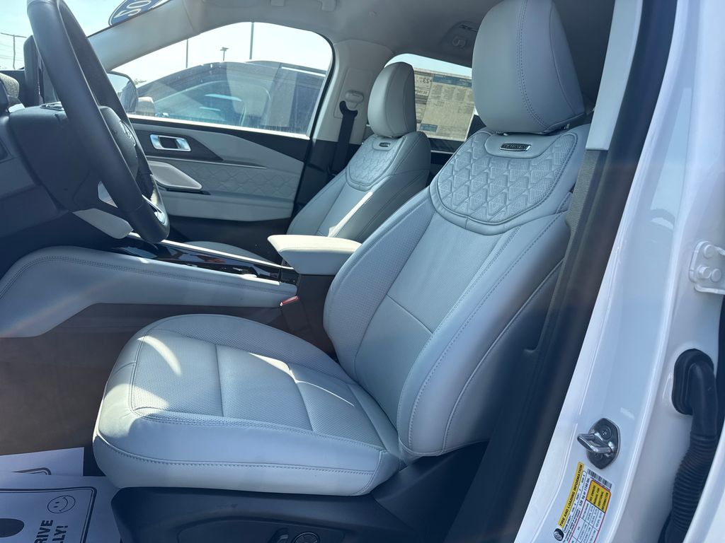 2026 Ford Explorer Platinum - Photo 13