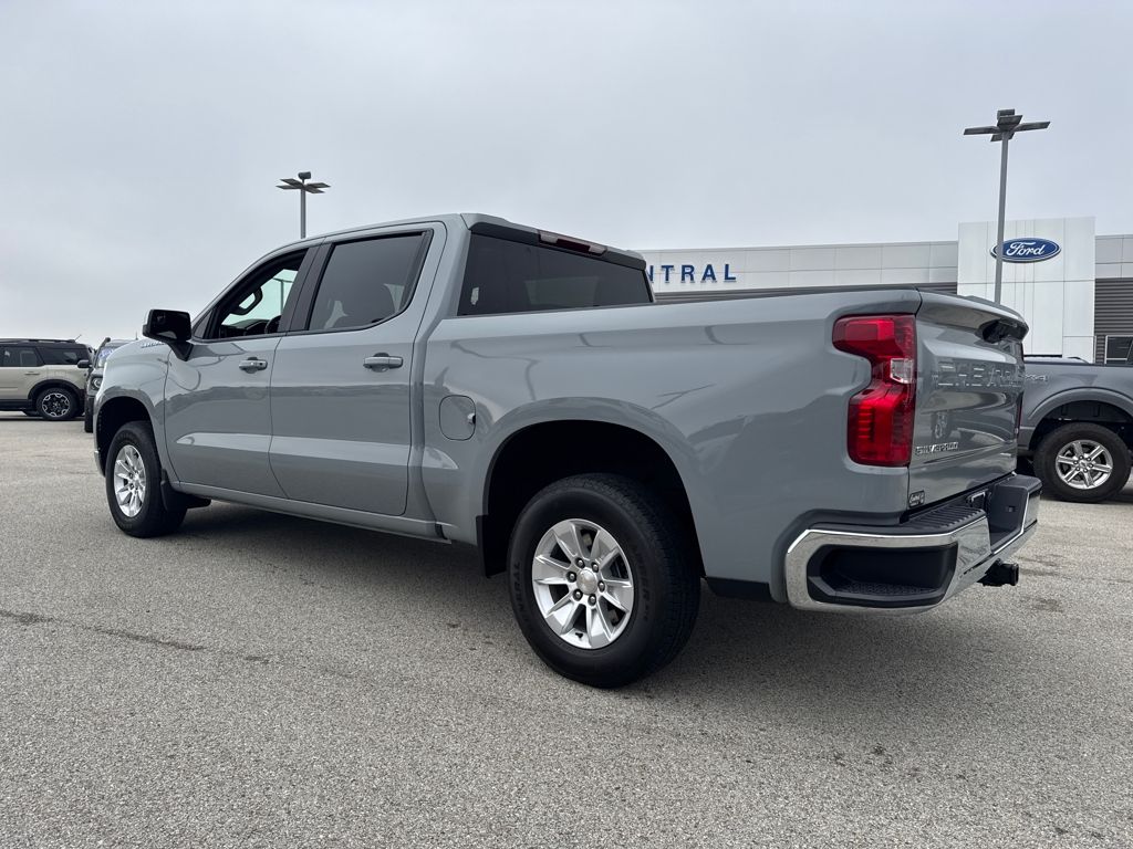 2024 Chevrolet Silverado 1500 LT photo 3