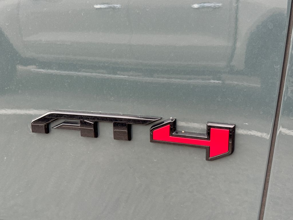 2026 GMC Yukon AT4 Ultimate - Photo 5