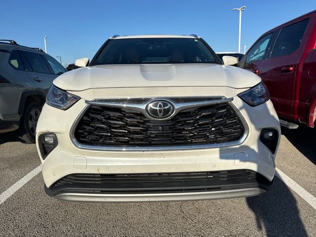 2021 Toyota Highlander Platinum photo 2