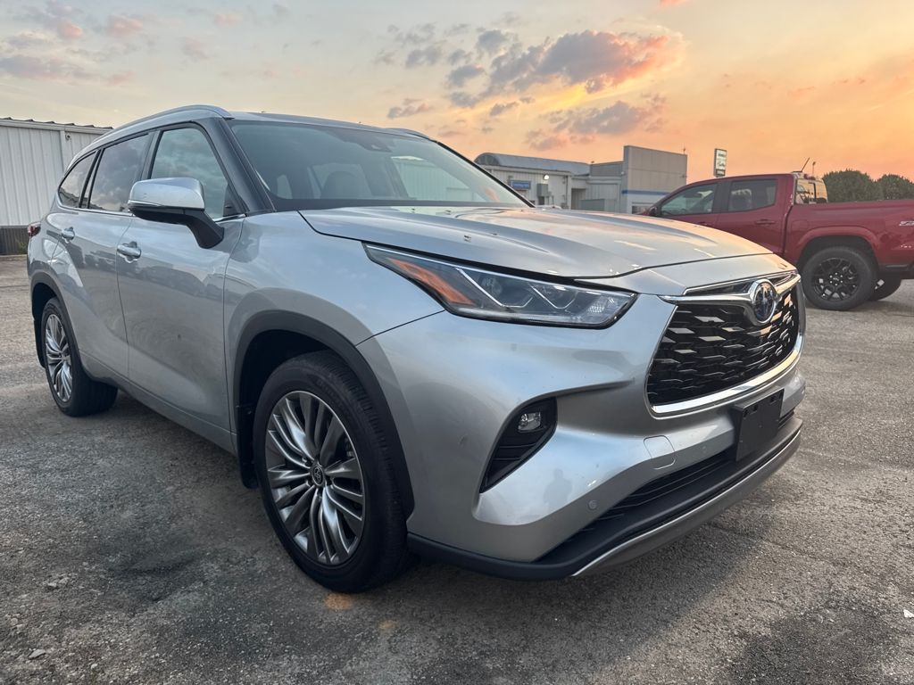 2022 Toyota Highlander Platinum photo 2