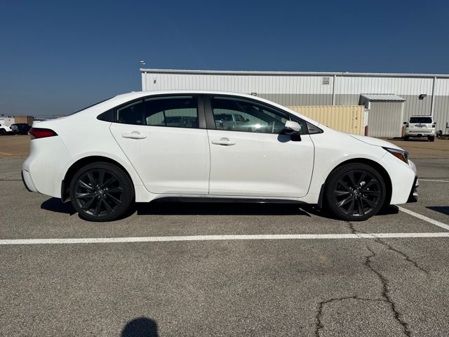 2025 Toyota Corolla SE photo 3