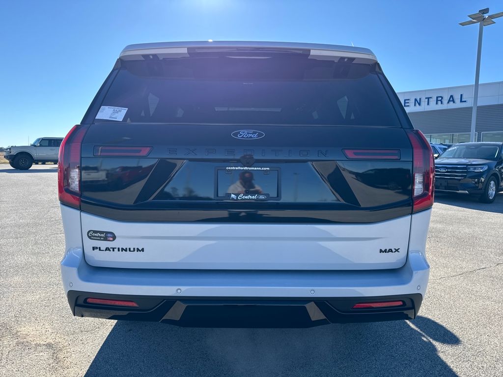 2025 Ford Expedition MAX Platinum photo 3