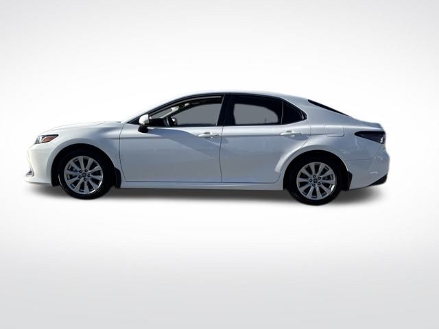 2023 Toyota Camry Hybrid LE photo 2