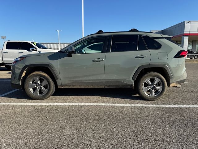 2022 Toyota RAV4 Hybrid XLE photo 2