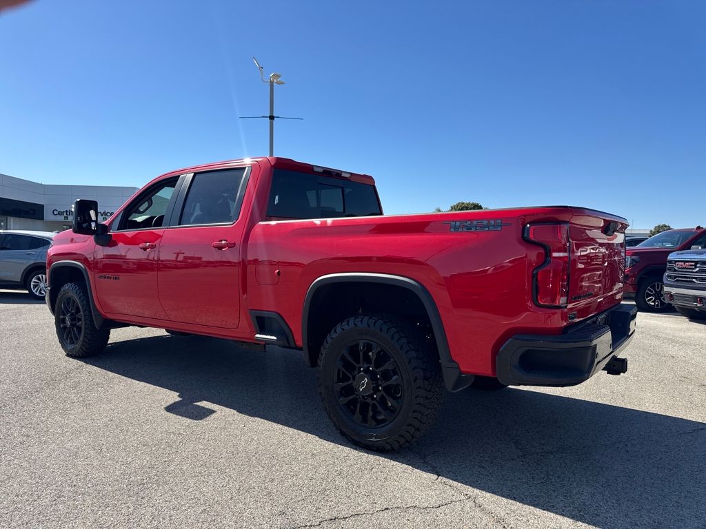 2025 Chevrolet Silverado 2500HD LT photo 3
