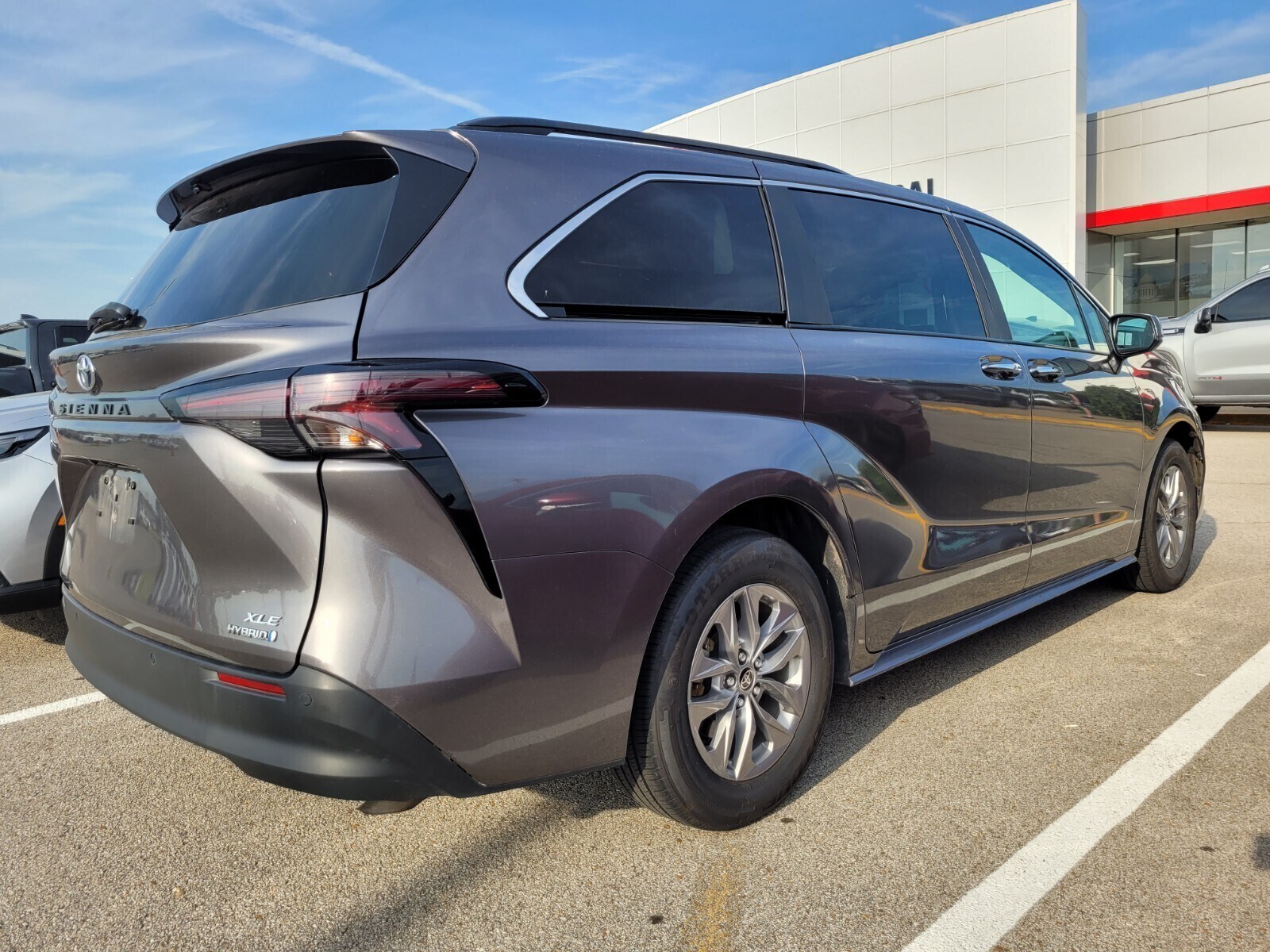 2024 Toyota Sienna XLE photo 4