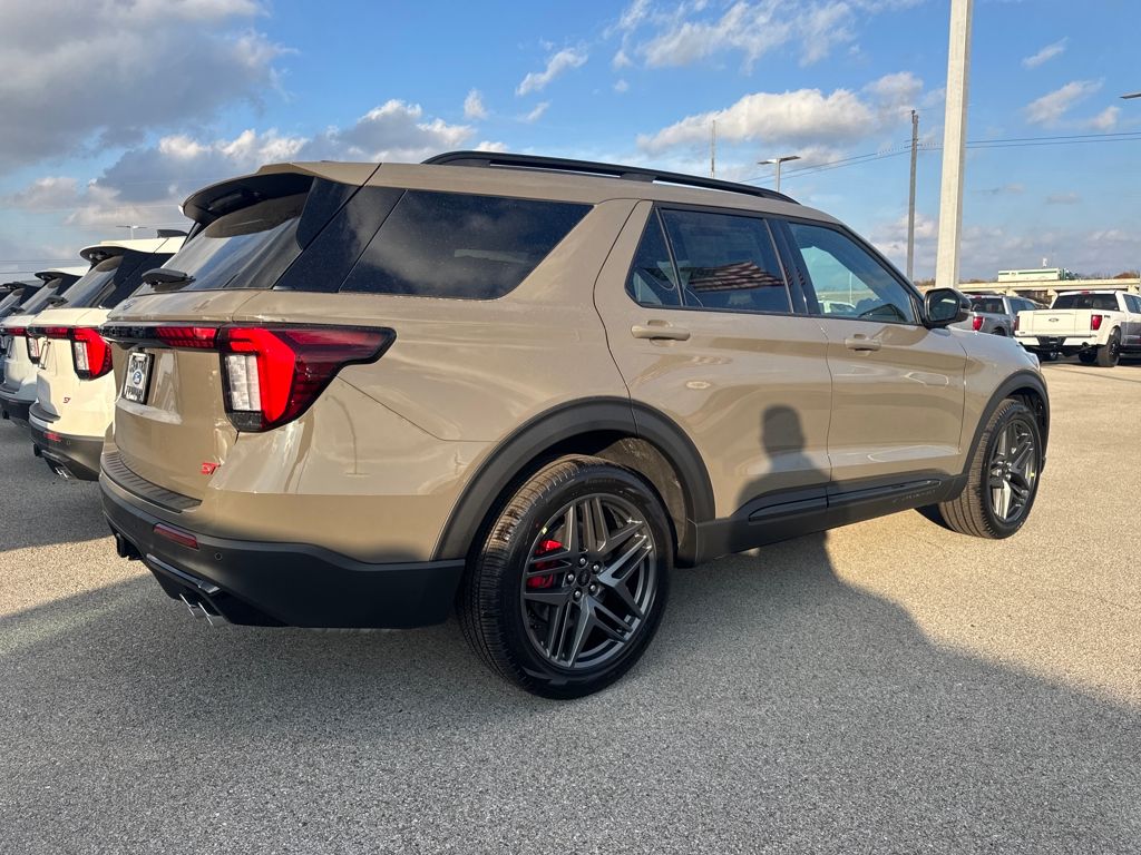 2026 Ford Explorer ST - Photo 6