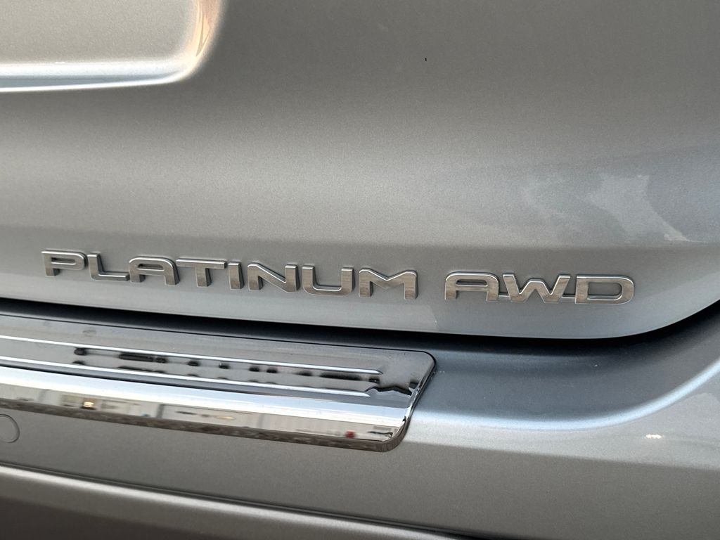 2022 Toyota Highlander Platinum photo 4