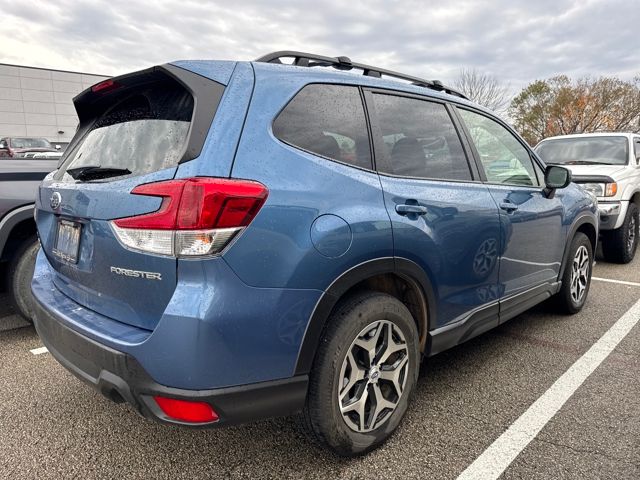 2022 Subaru Forester Premium photo 3