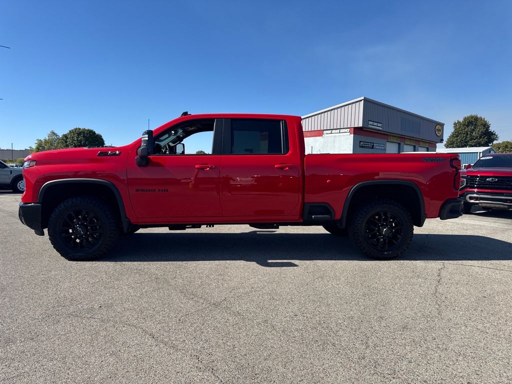 2025 Chevrolet Silverado 2500HD LT photo 2