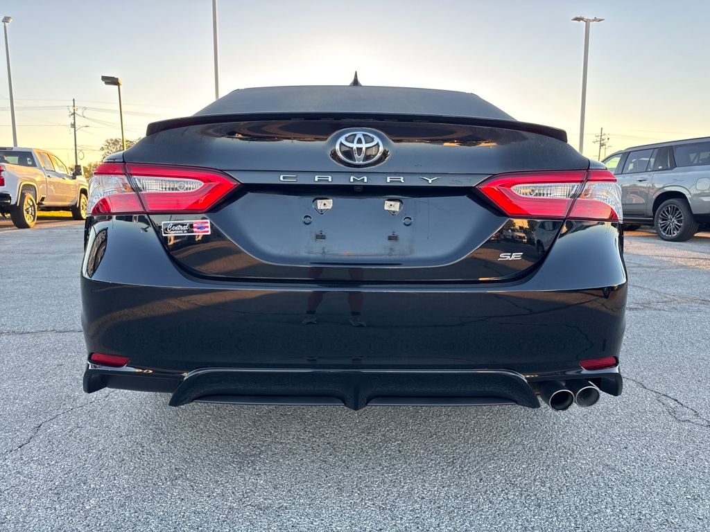 2020 Toyota Camry SE photo 4