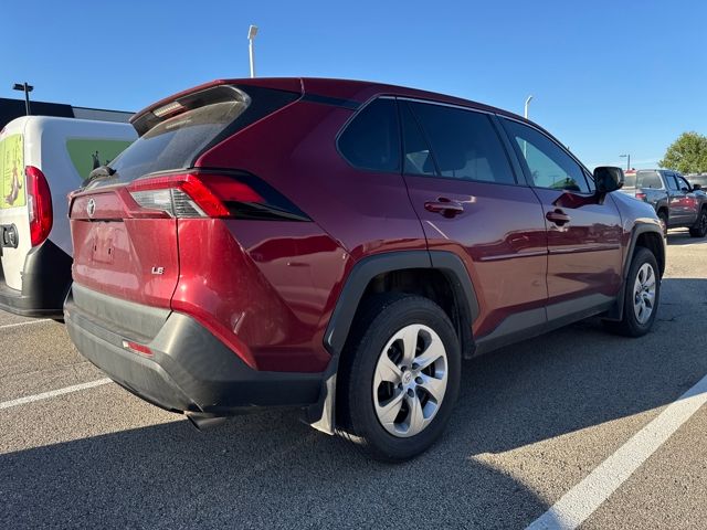 2022 Toyota RAV4 LE photo 4