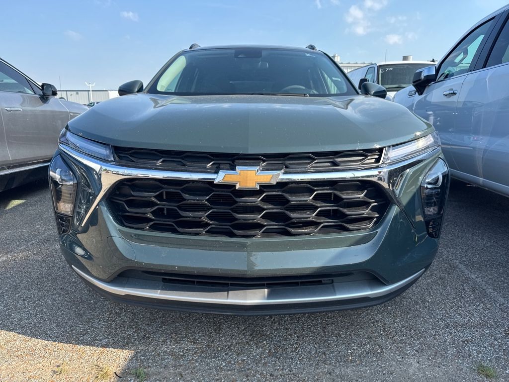 2025 Chevrolet Trax LT photo 2
