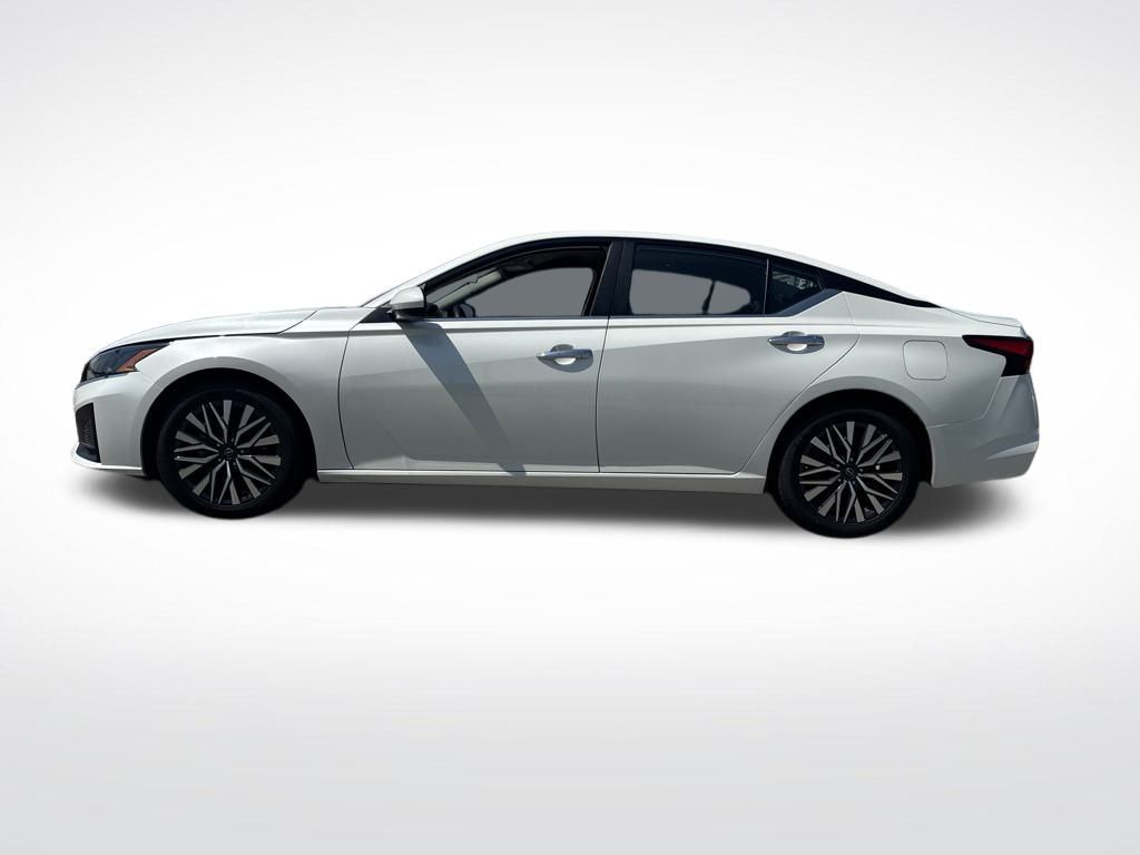 2023 Nissan Altima 2.5 SV photo 2