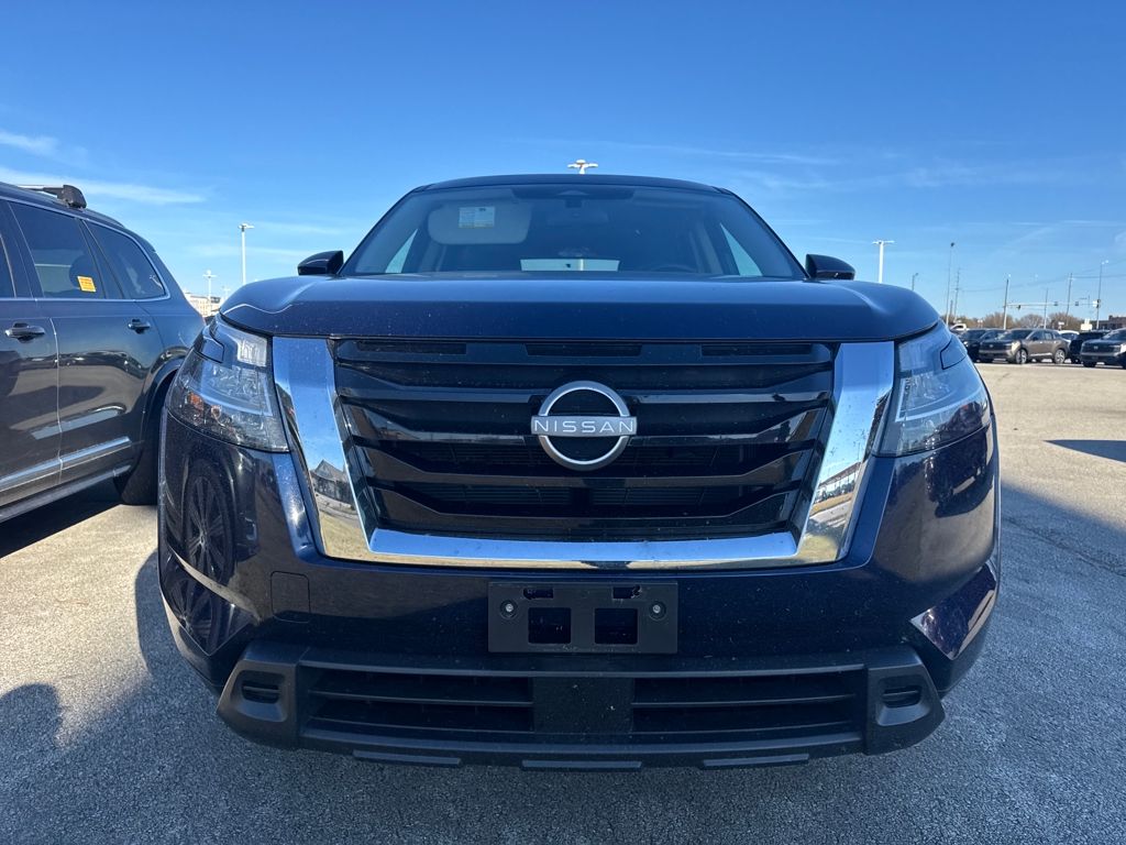 2022 Nissan Pathfinder SV photo 2