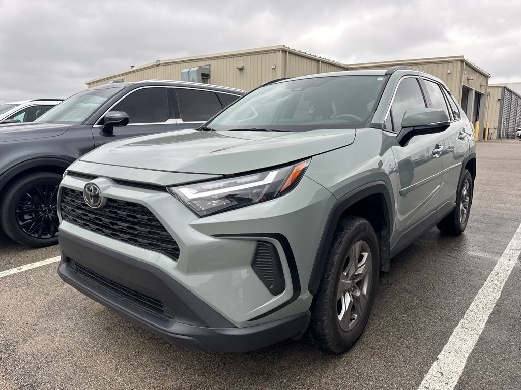 2023 Toyota RAV4 XLE's photo