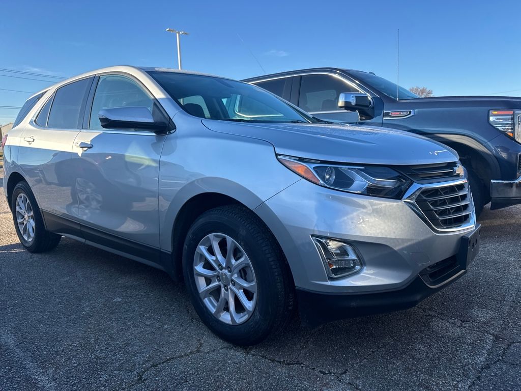 2019 Chevrolet Equinox LT photo 2