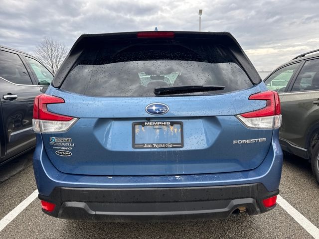 2022 Subaru Forester Premium photo 4