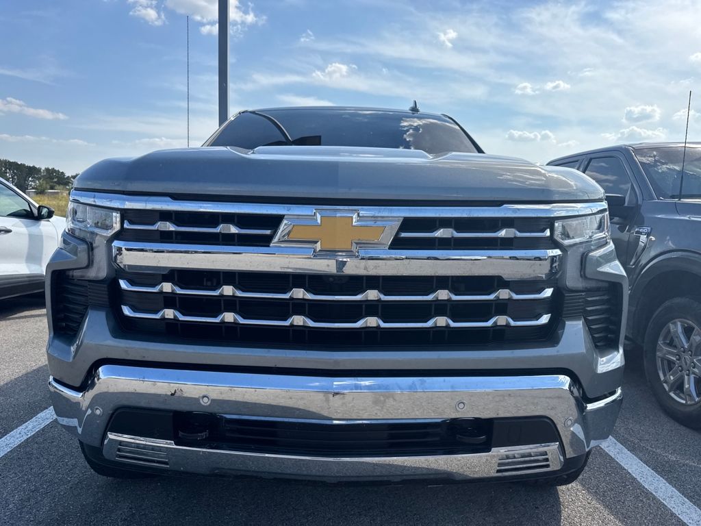 2024 Chevrolet Silverado 1500 LTZ photo 2