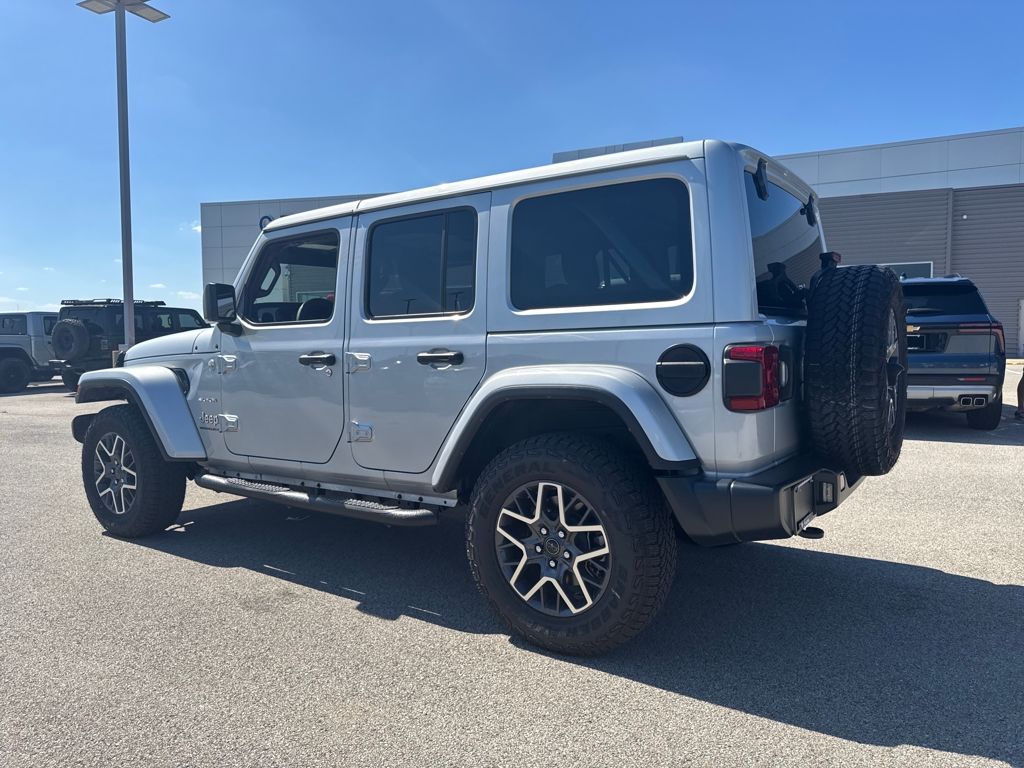 2024 Jeep Wrangler Sahara photo 3