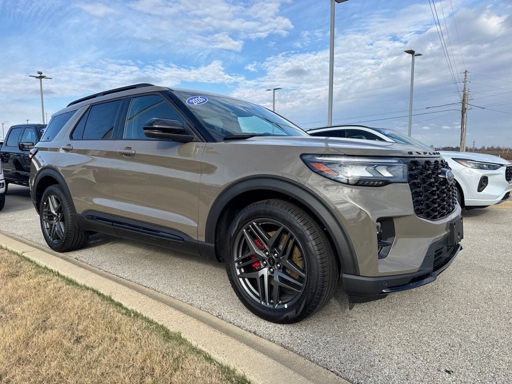 2026 Ford Explorer ST - Photo 13