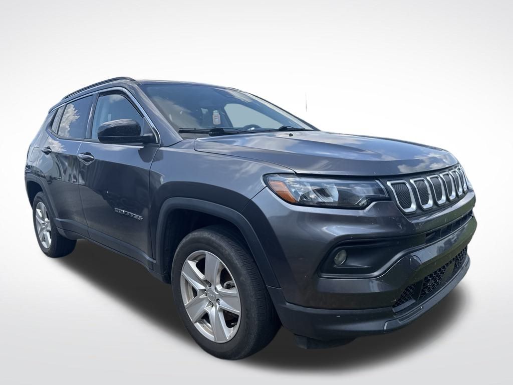 2022 Jeep Compass Latitude photo 3