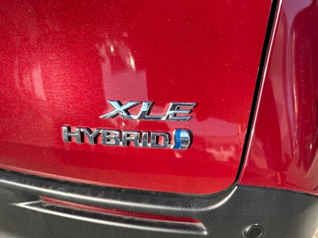 2023 Toyota Sienna XLE photo 4