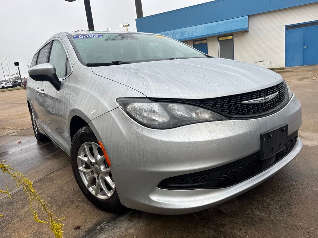 2023 Chrysler Voyager LX photo 2
