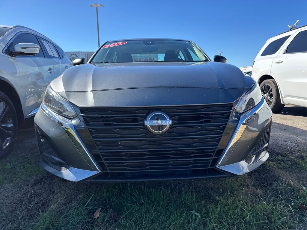 Used 2024 Nissan Altima 2.5 SV Sedan