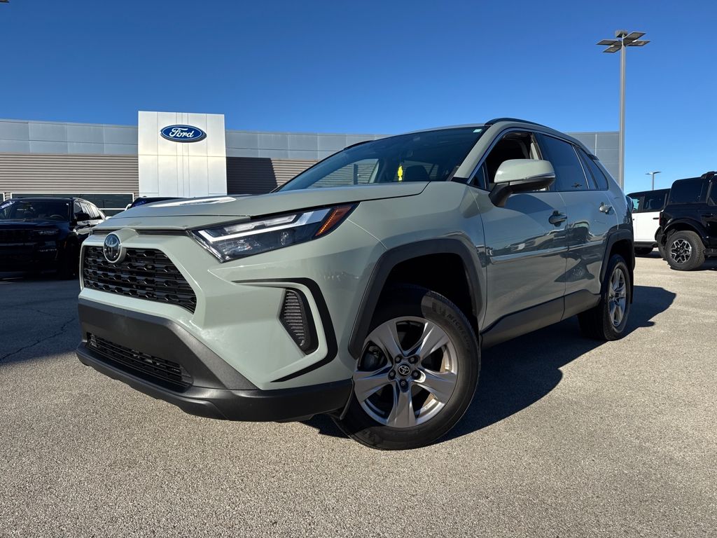 2023 Toyota RAV4 XLE's photo