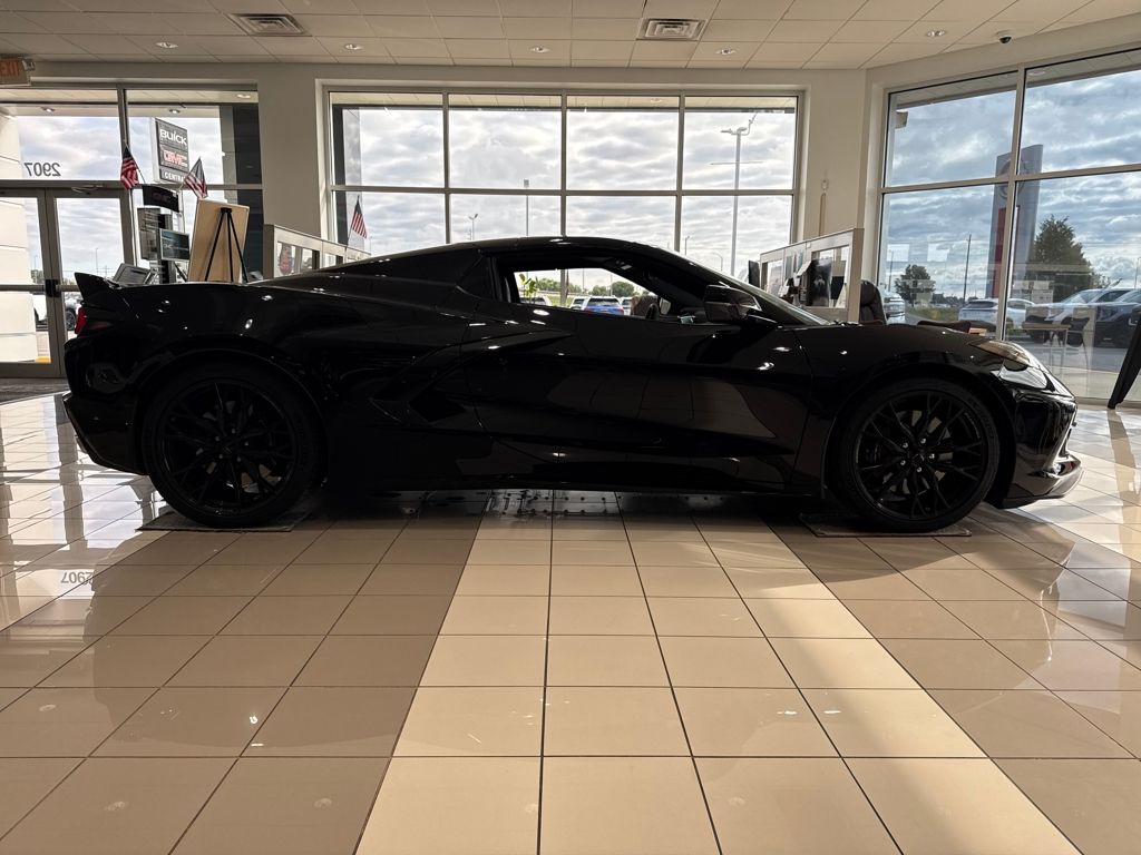 2024 Chevrolet Corvette Stingray Convertible 2LT photo 3