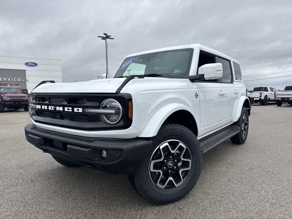 2025 Ford Bronco 4-Door Outer Banks's photo