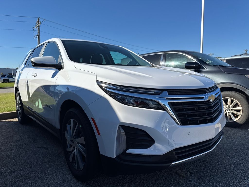 2022 Chevrolet Equinox LT photo 3