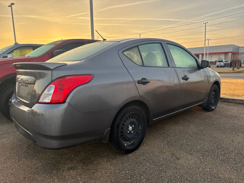 2018 Nissan Versa 1.6 Plus photo 4