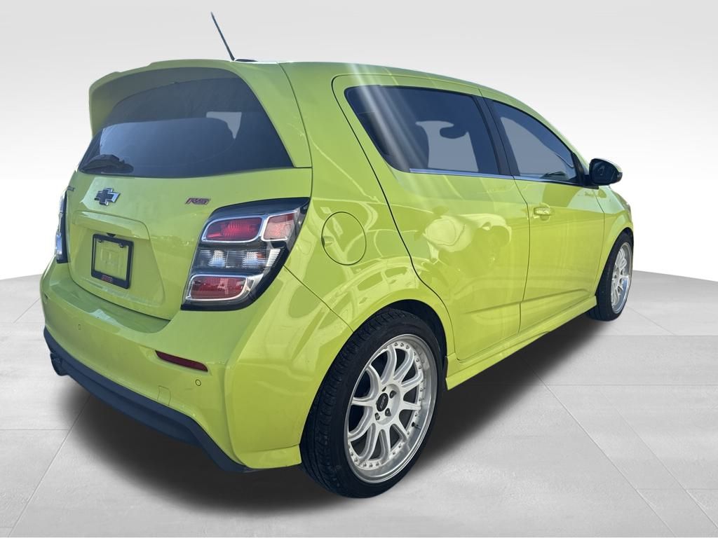 2019 Chevrolet Sonic LT photo 4