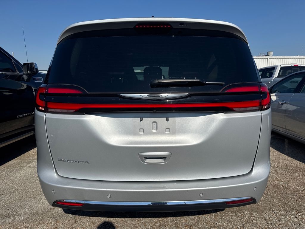 2024 Chrysler Pacifica Touring L photo 4
