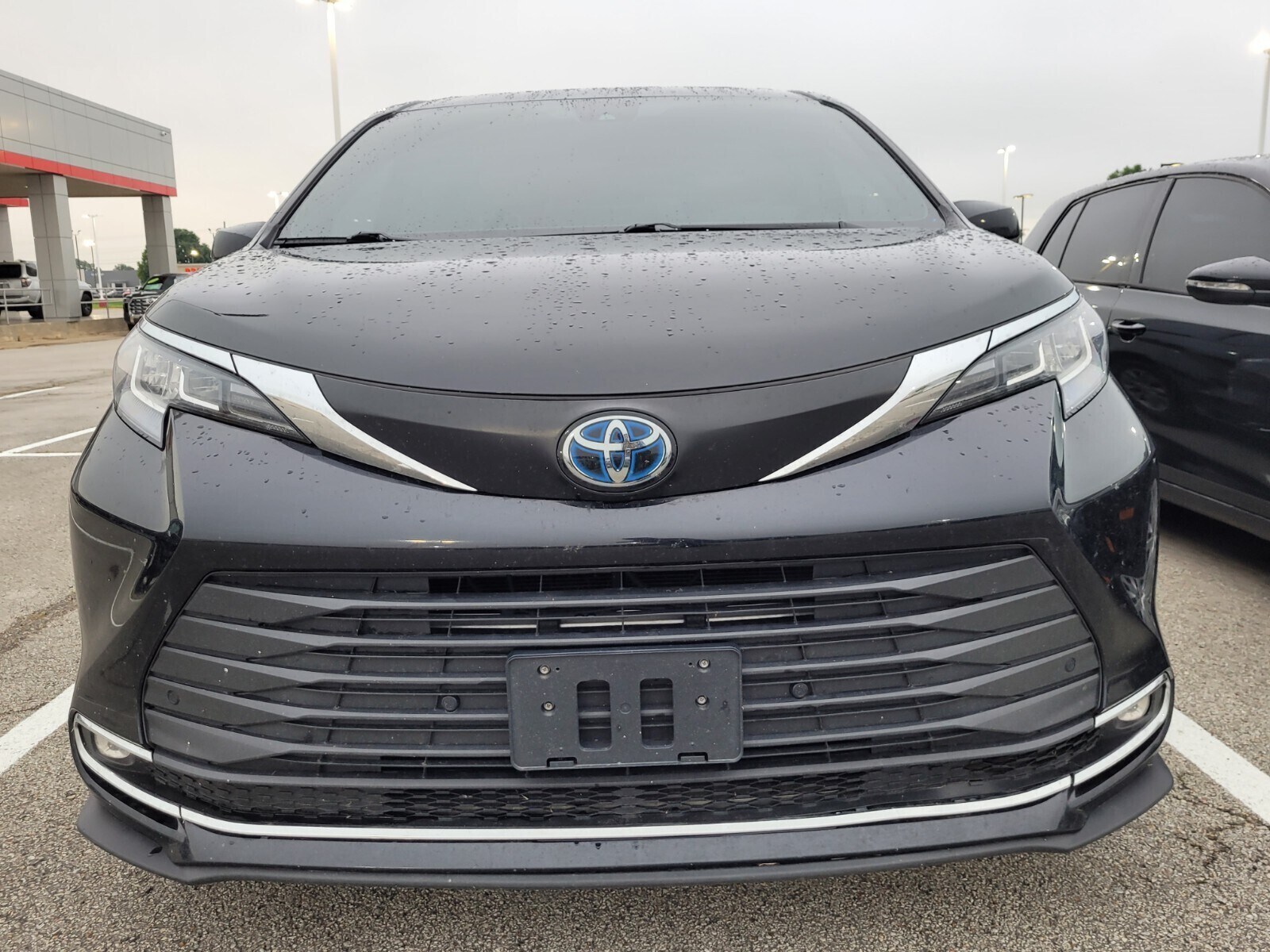 2023 Toyota Sienna XLE photo 2
