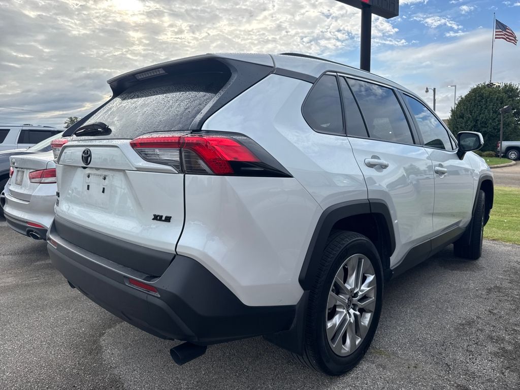 2024 Toyota RAV4 XLE Premium photo 4