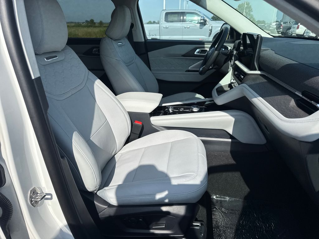 2026 Ford Explorer Platinum - Photo 5