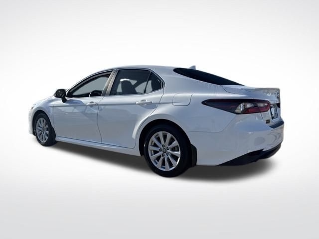 2023 Toyota Camry Hybrid LE photo 3